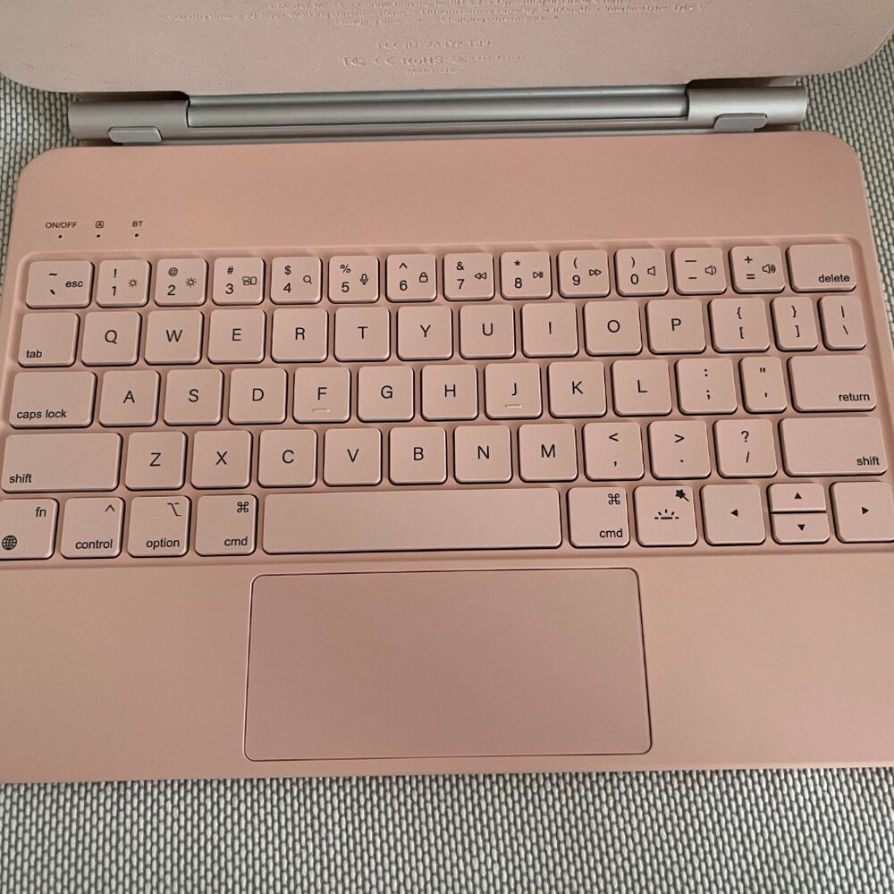 HOU Magic Keyboard Folio for iPad Air and iPad Pro 11 inch - Picture 3 of 9